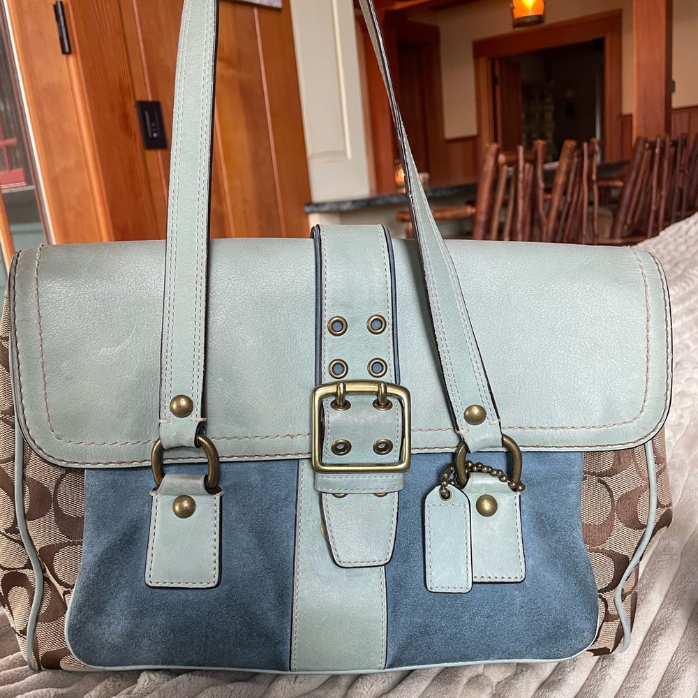 Coach medium sized satchel bag.